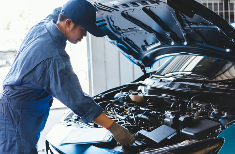 Blue Ridge Auto technician servicing a car engine